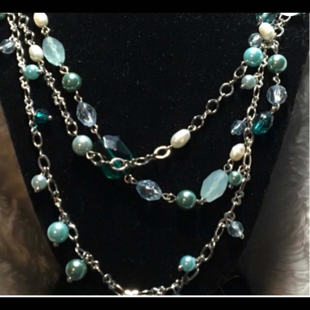 Beautiful Lia Sophia turquoise beaded necklace
